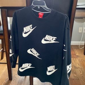Men’s Nike Pullover Sweatshirt - Size Medium